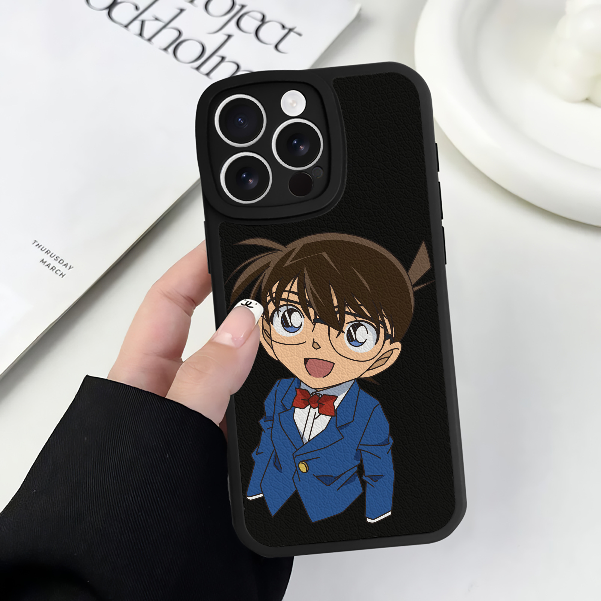 （画像用） 名探偵コナン 江戸川 コナン Detective Conan Conan Edogawa 【iPhone 16シリーズ対応】シリコンスマホケース（レザー調） 材質：シリコン